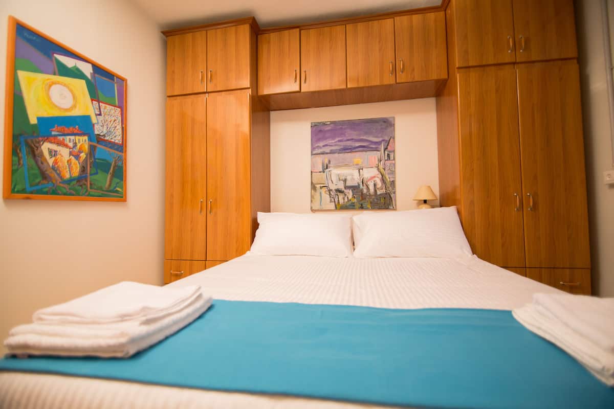 Double Room, Balcony | Meja, langsir/tirai gelap terus, kalis bunyi, seterika/papan seterika