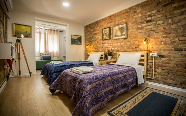 Superior Twin kamer, uitzicht op tuin | Een bureau, verduisterende gordijnen, geluiddichte muren