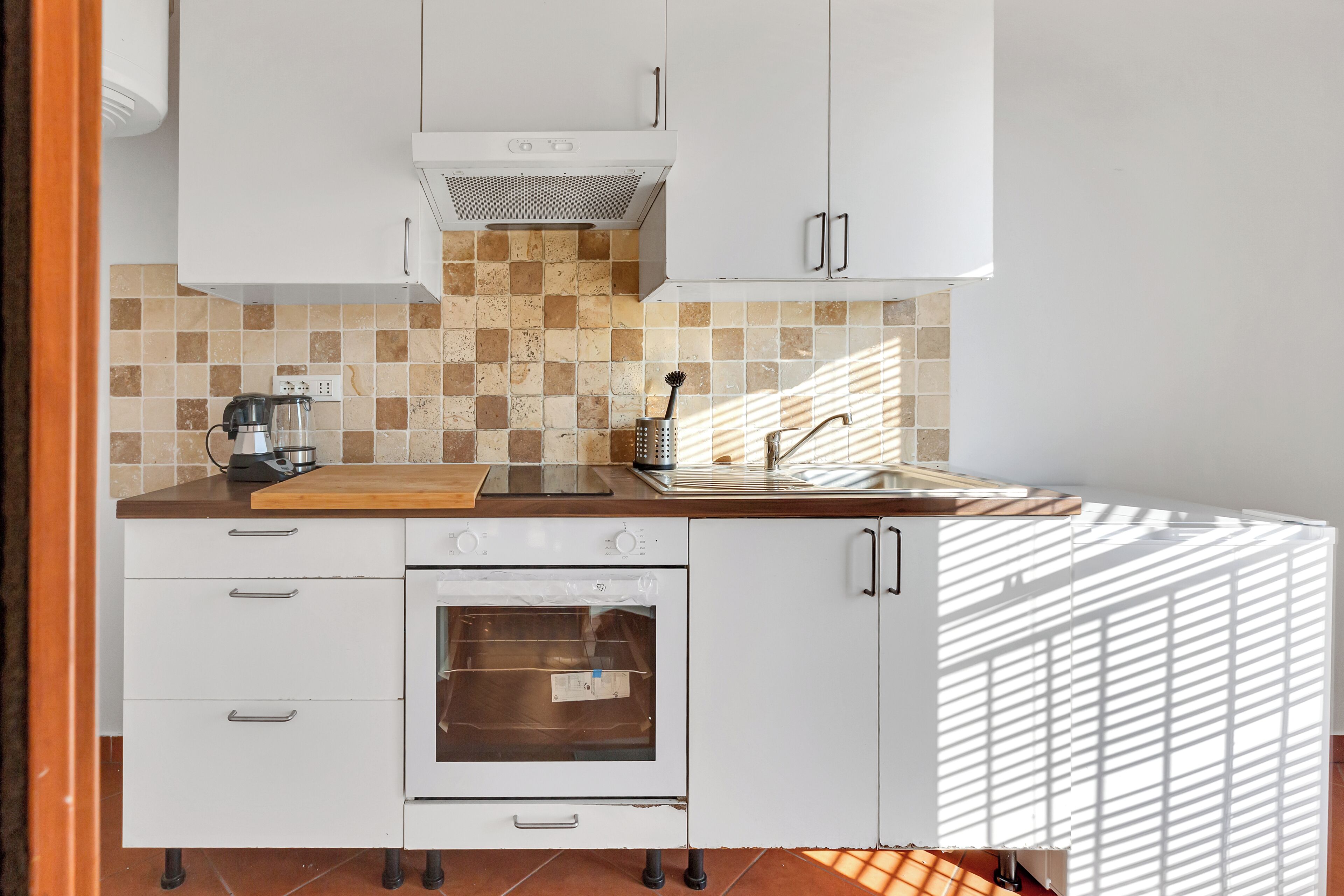 Basic Studio | Private kitchen | Fridge, stovetop, dishwasher, espresso maker