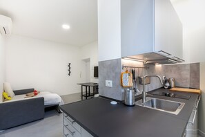 Departamento | Cocina privada | Refrigerador, parrilla de estufa, lavavajillas y cafetera de espresso 