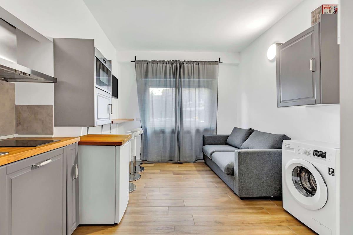 Comfort appartement | Woonruimte | Een flatscreentelevisie