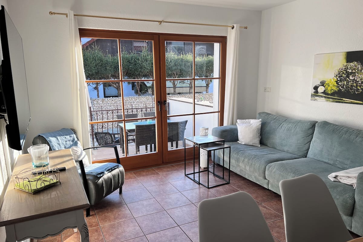 Apartamento, 2 quartos (Rosmarin) | Área de estar | TV LED, DVD player, mesa de pingue-pongue, brinquedos