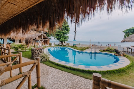 Outdoor pool. Lavanya Beach and Dive Resort