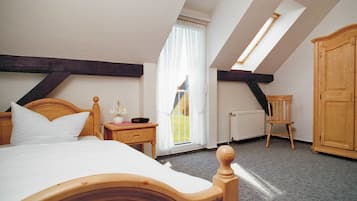 Single Room | Desk, free cribs/infant beds, rollaway beds, free WiFi