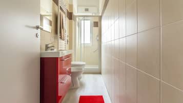Studio | Bathroom | Shower, bidet, towels, toilet paper