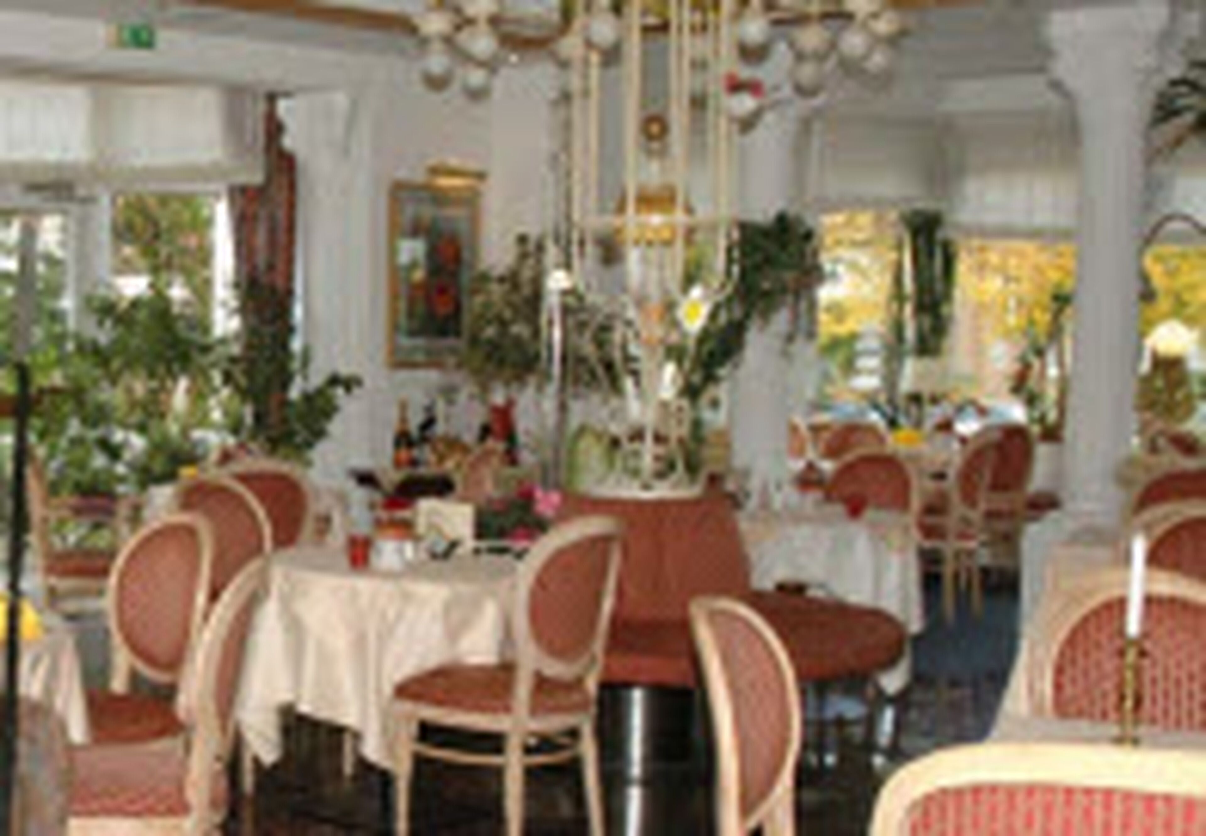 Café da manhã com buffet todos os dias mediante uma taxa