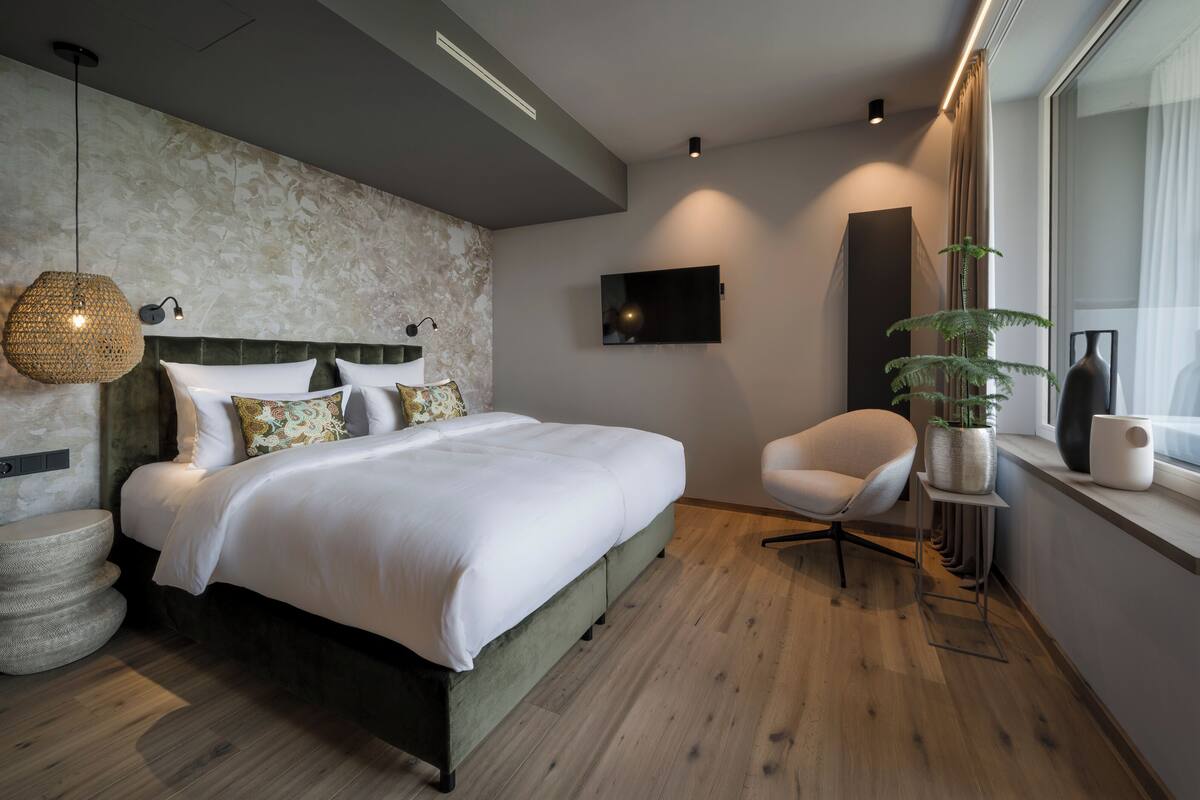 exclusive studio suite | 1 bedroom, hypo-allergenic bedding, minibar, in-room safe