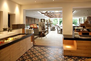 Desayuno bufé gratuito y diario