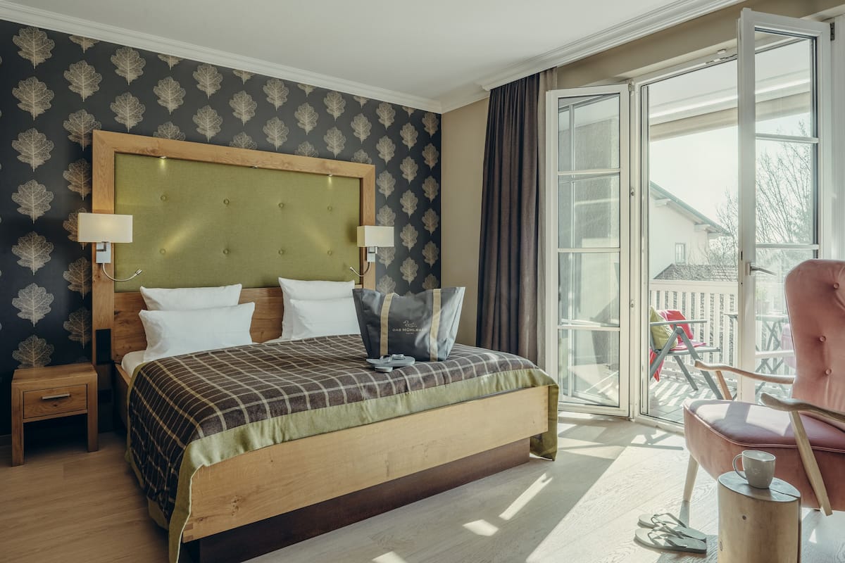 Double Room Country Romance | Hypoallergeen beddengoed, een minibar, een kluis op de kamer, een bureau