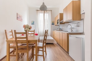 Departamento, 1 habitación | Área de sala de estar | Televisión de pantalla plana 