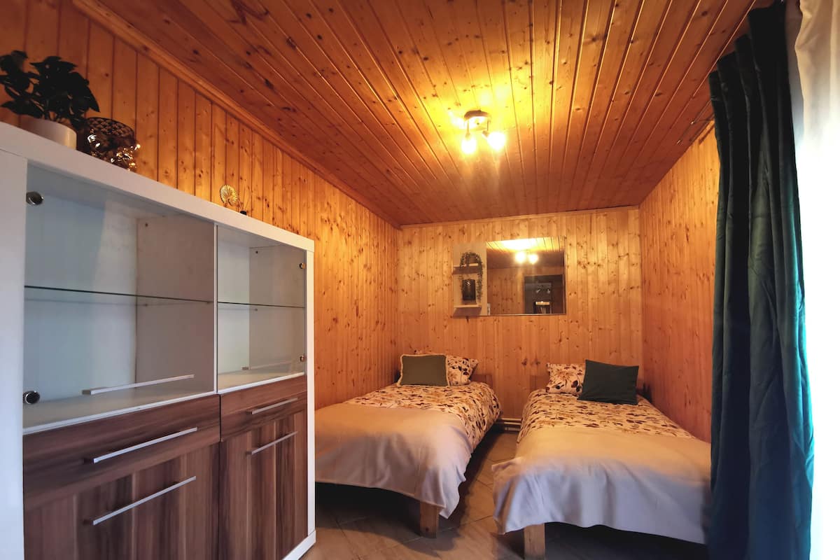Casa de ciudad, varias camas, para no fumadores (Przy Oczku) | 1 habitación, tabla de planchar con plancha, wifi gratis y ropa de cama