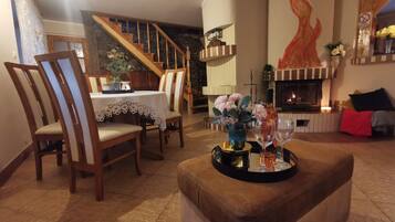 Family House, Multiple Beds, Non Smoking | Iron/ironing board, free WiFi, bed sheets