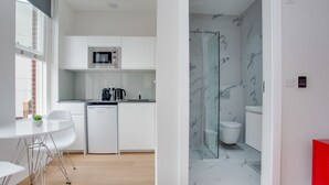 Studio Apartment | Bad
