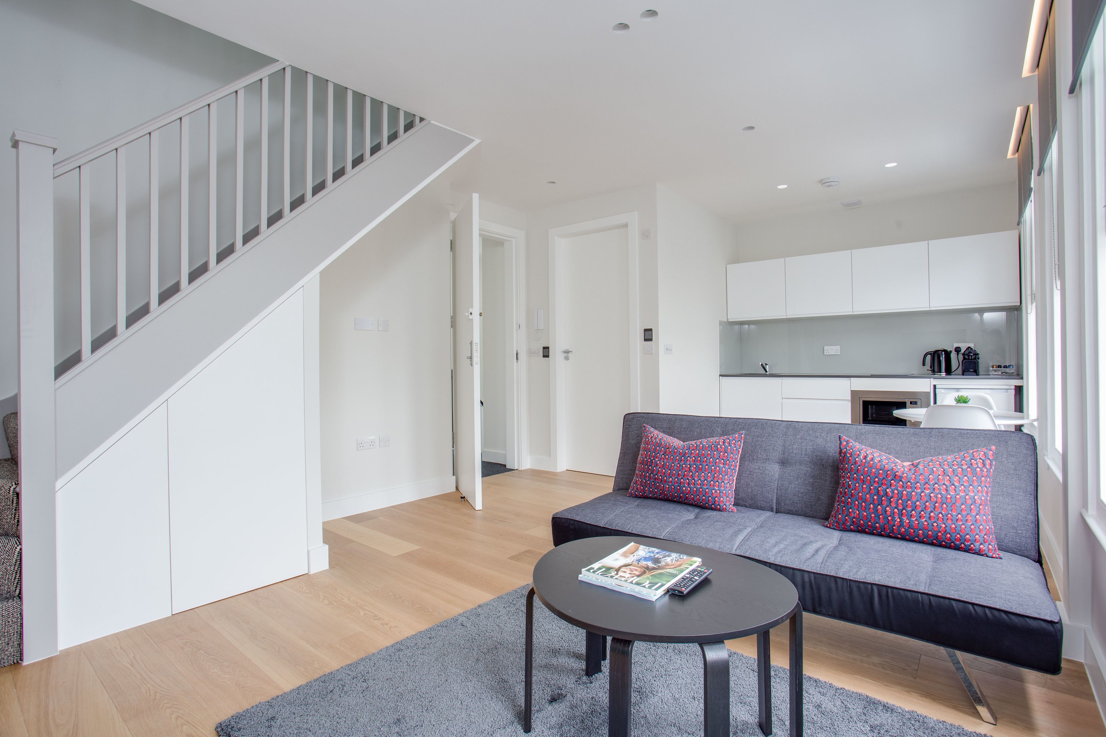 Televisión de pantalla plana 142 cm con canales de televisión por cable