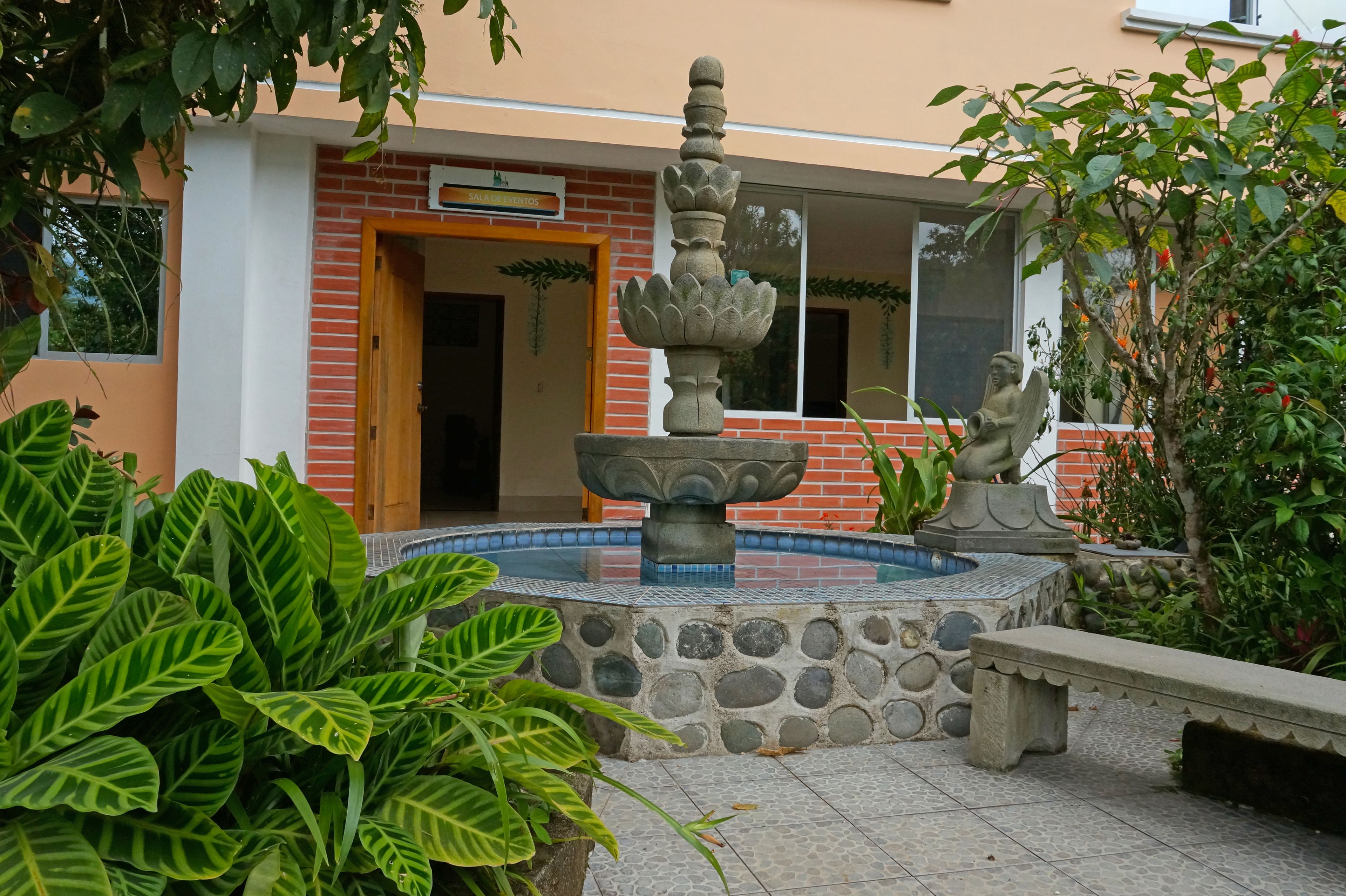 basic quadruple room | courtyard view