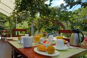 Desayuno completo incluido todos los días 