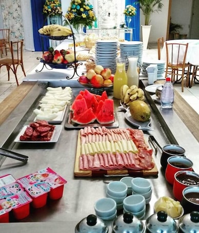 Free daily buffet breakfast . Hotel Muralha