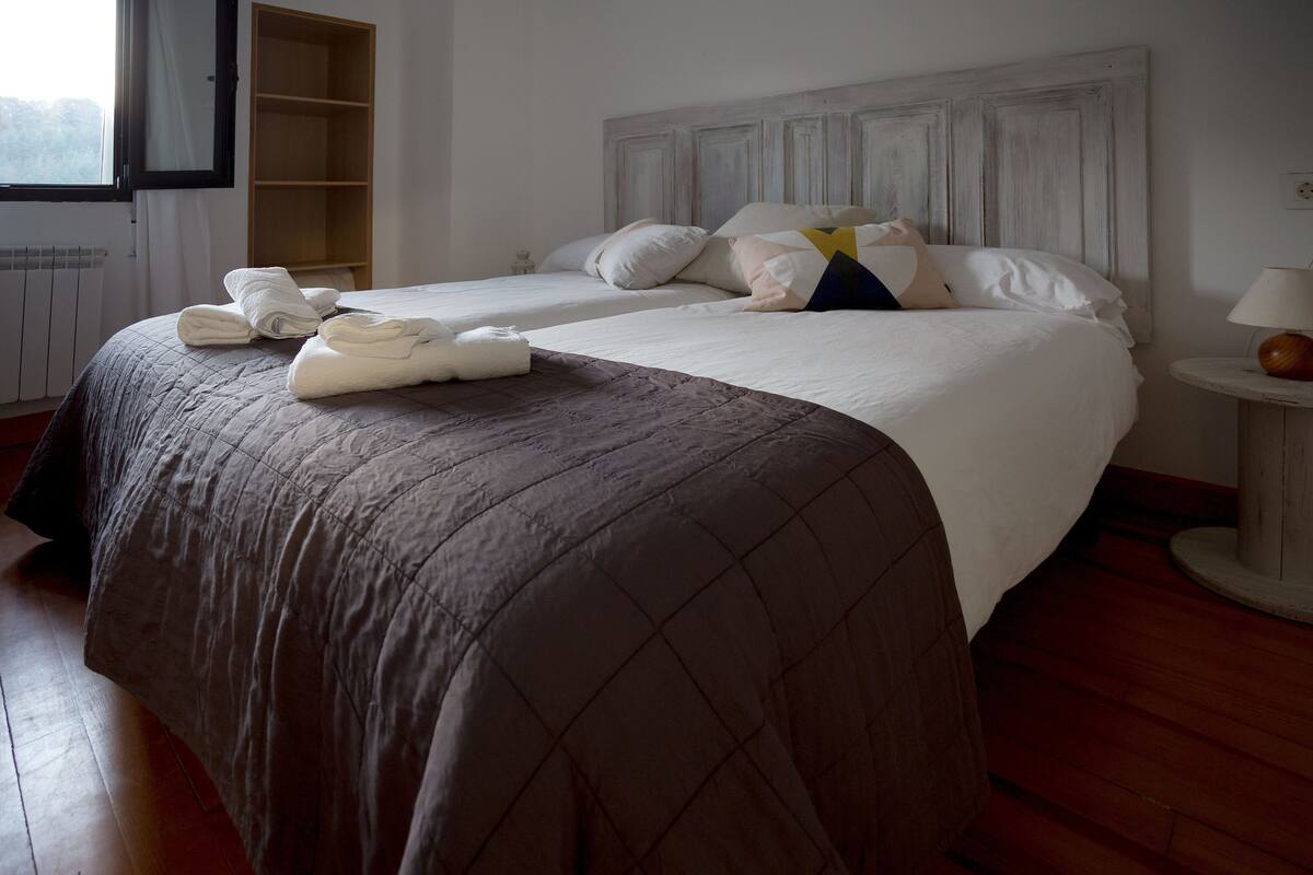 Twin Room | 1 bedroom, bed sheets