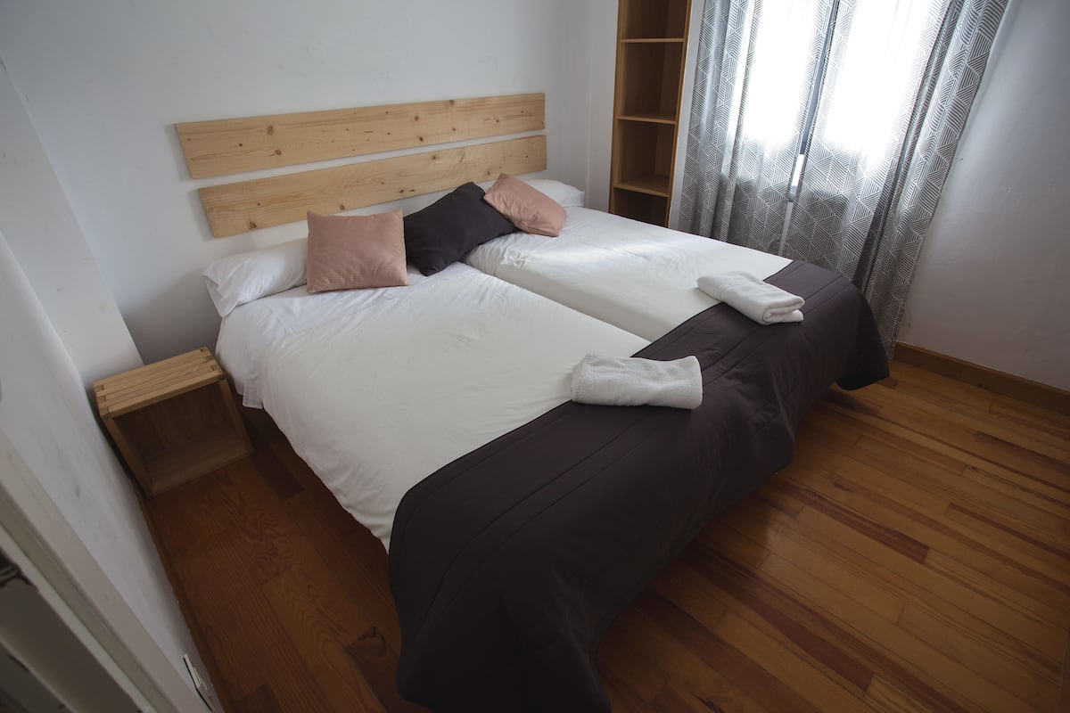 Twin Room, Shared Bathroom | 1 bedroom, bed sheets