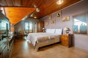 Minibar, cortinas blackout, tabla de planchar con plancha y wifi gratis