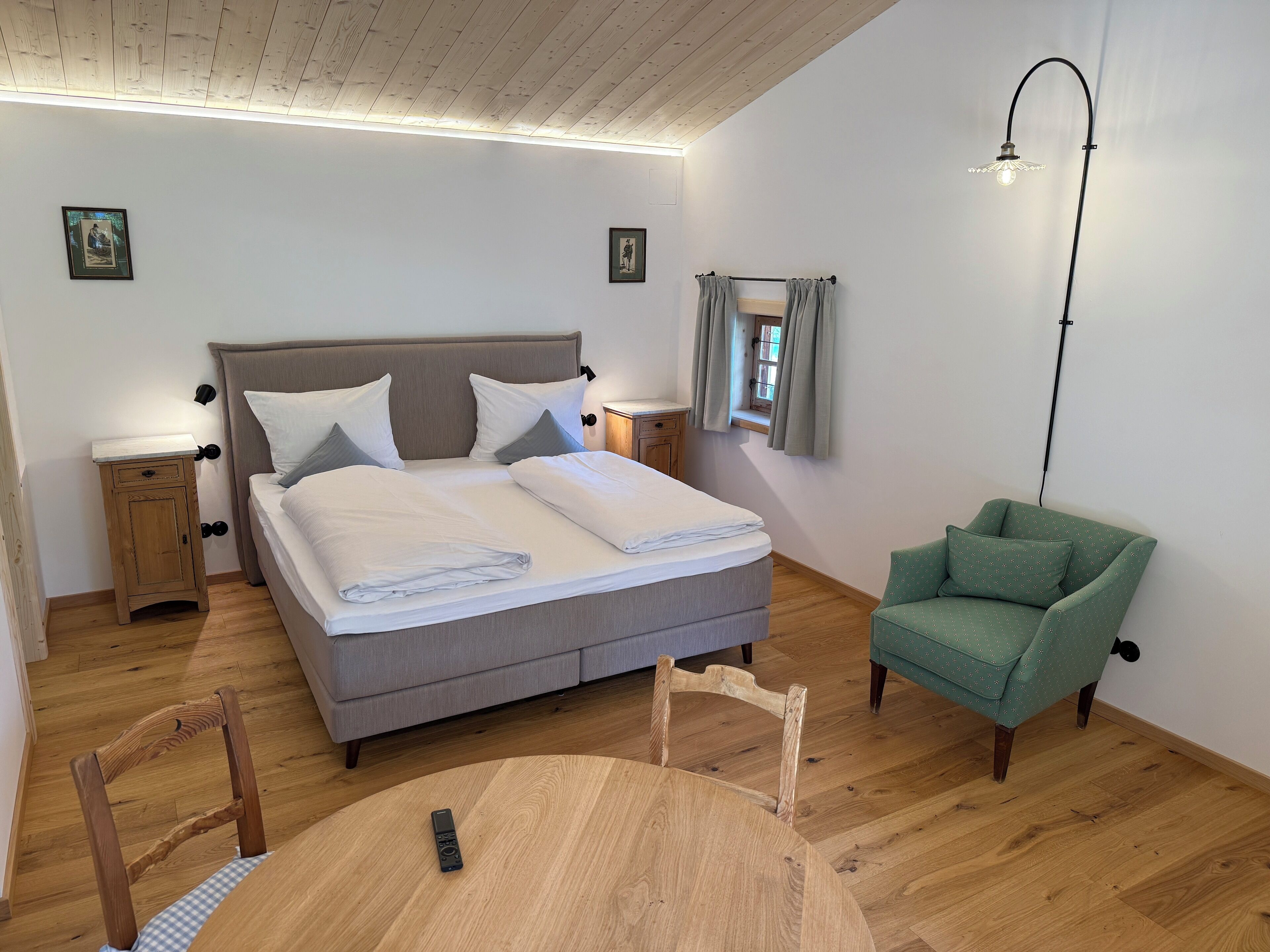 Comfort Cabin | Soundproofing, iron/ironing board, free cots/infant beds