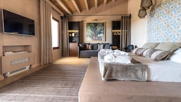 1 habitación, decoración personalizada, muebles diferentes y escritorio