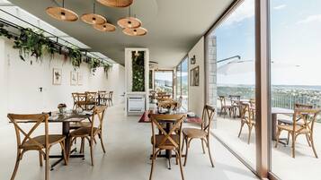 Lokale morgenmadsretter hver dag (8 EUR pr. person)