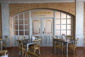 Bar (in der Unterkunft)