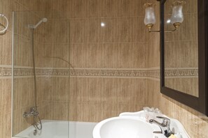 Badkamer met wastafel