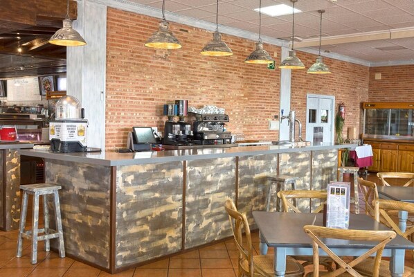 Breakfast, lunch, dinner served; local cuisine  - Hostal Restaurante La Sima (Castillo de Garcimunoz)