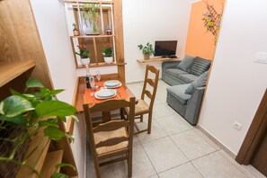 Cozy House | Bureau, chambres insonorisées, fer et planche à repasser, Wi-Fi gratuit