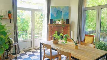 Coin salon dans le hall