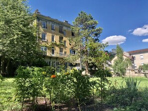 Mặt tiền nơi lưu trú