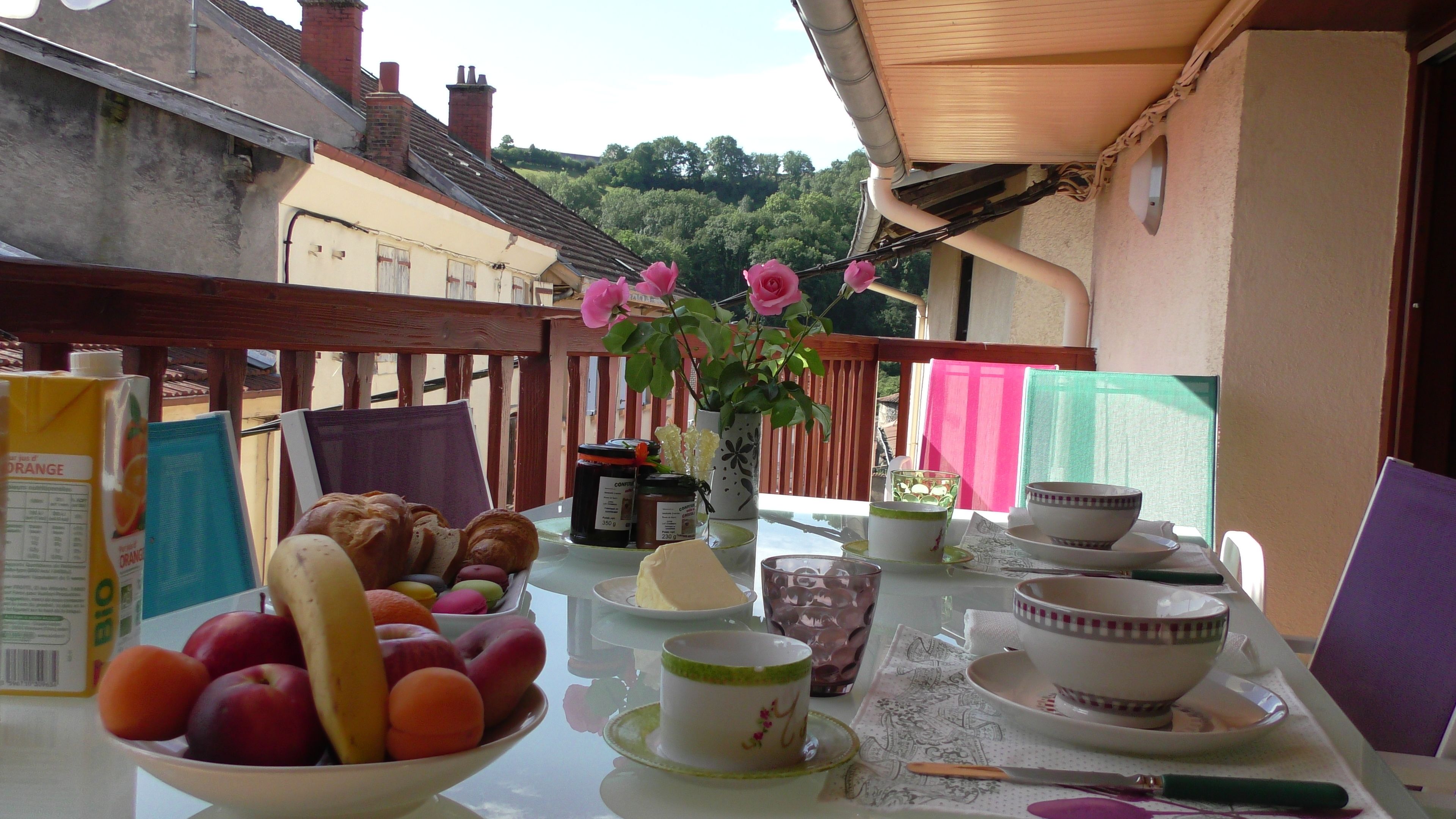 Free daily continental breakfast
