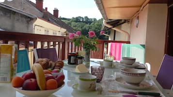Free daily continental breakfast