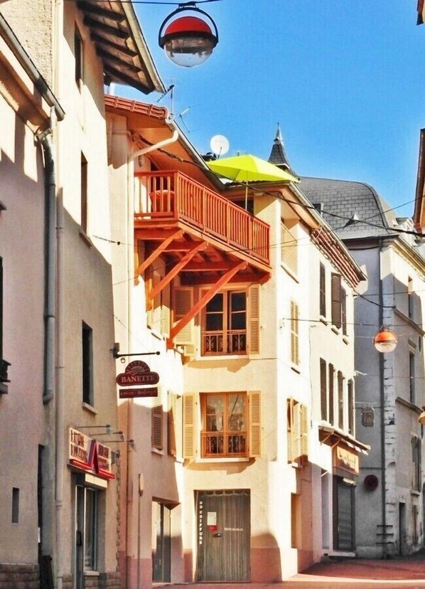 Front of property - Chambre D'hôtes les Myriades D'Or (Regny)