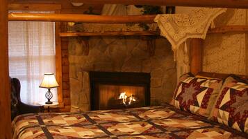 King Room 5 | Premium bedding, individually decorated, individually furnished