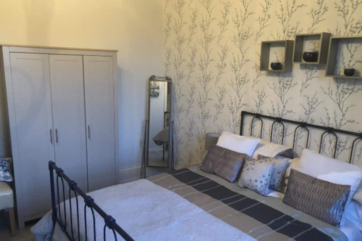 Standard Double Room | Iron/ironing board (on request), cribs (free), WiFi (free), bed sheets