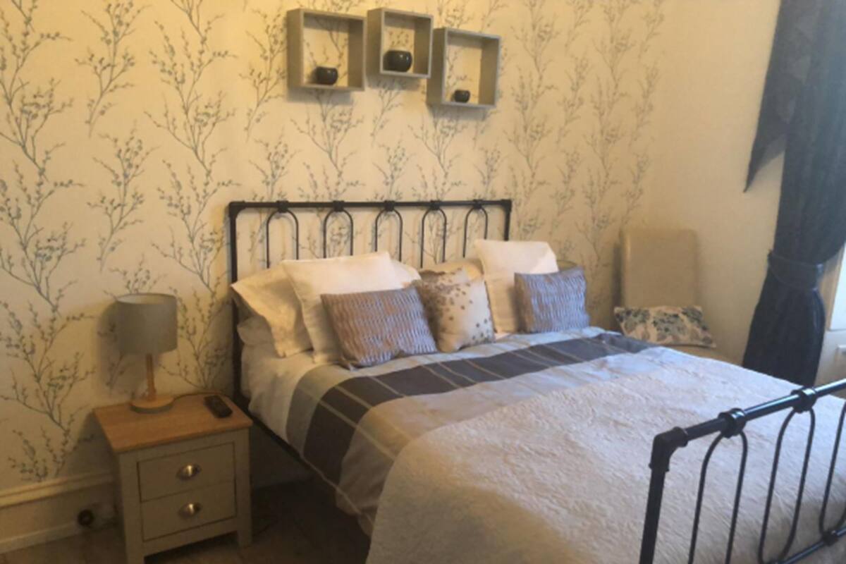 Iron/ironing board (on request), cribs (free), WiFi (free), bed sheets