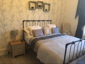 熨斗/熨衫板、免費嬰兒床、免費 Wi-Fi、床單