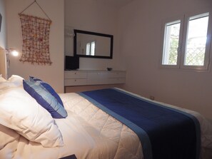 Chambre de base double | Minibar, coffre-fort, décor unique, ameublement unique