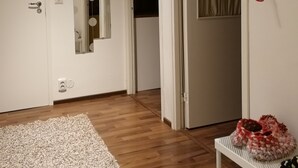 Căn hộ tiện nghi đơn giản, 1 giường cỡ queen và sofa giường, không hút thuốc, quang cảnh vườn