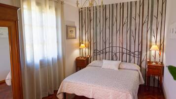 Classic Room, 1 Queen Bed, Non Smoking | Individually decorated, free WiFi, bed sheets