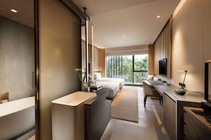 A modern hotel room with a large window, a bathtub, a desk, and a bed. - Joyze Hotel Xiamen Curio Collection by Hilton (Xiamen)