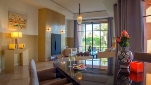 Luxe villa, 6 slaapkamers (Med) | Dineren in de kamer