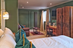 Studio Suite Superior, 1 giường cỡ king | Trang trí khác biệt, trang bị nội thất với thiết kế riêng biệt, bàn