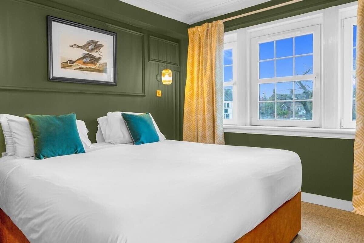 Superior Double Room, 1 King Bed | Pillowtop beds, individually decorated, individually furnished