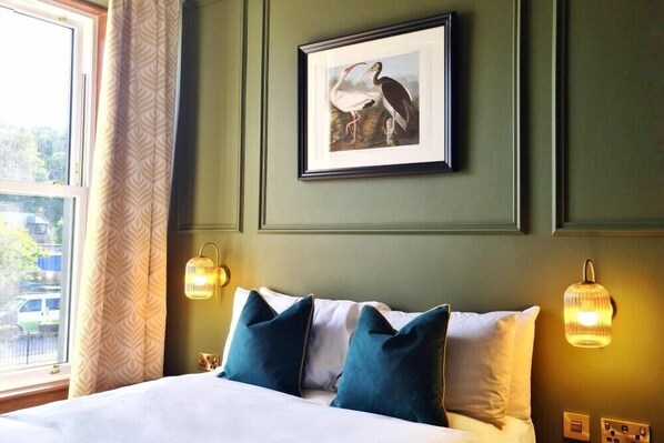 Chambre supérieure double, 1 lit double, vue sur le fleuve | Lit avec matelas à plateau-coussin, décor unique, ameublement unique