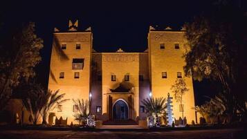 Façade de lâhĂ©bergement - soirĂ©e/nuit