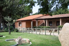 平房 (5 people) | 花园景观